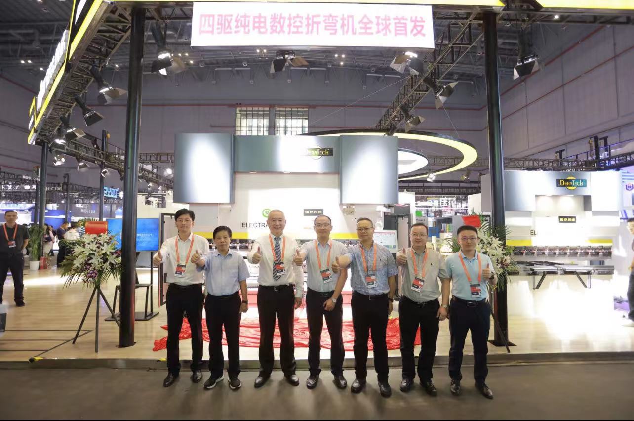 瑞鐵出席2023年上海工博會，首發四驅純電伺服數控折彎機